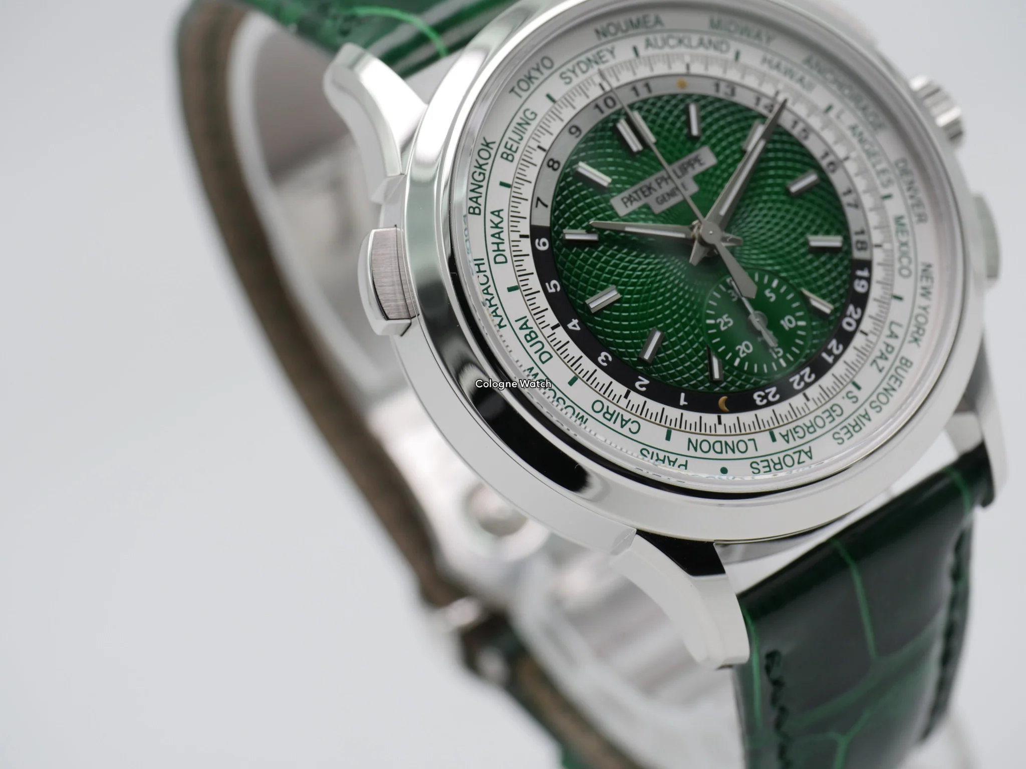 Patek Philippe World Time Flyback Chronograph Platin 5930P-001 - 2023 - Image 3