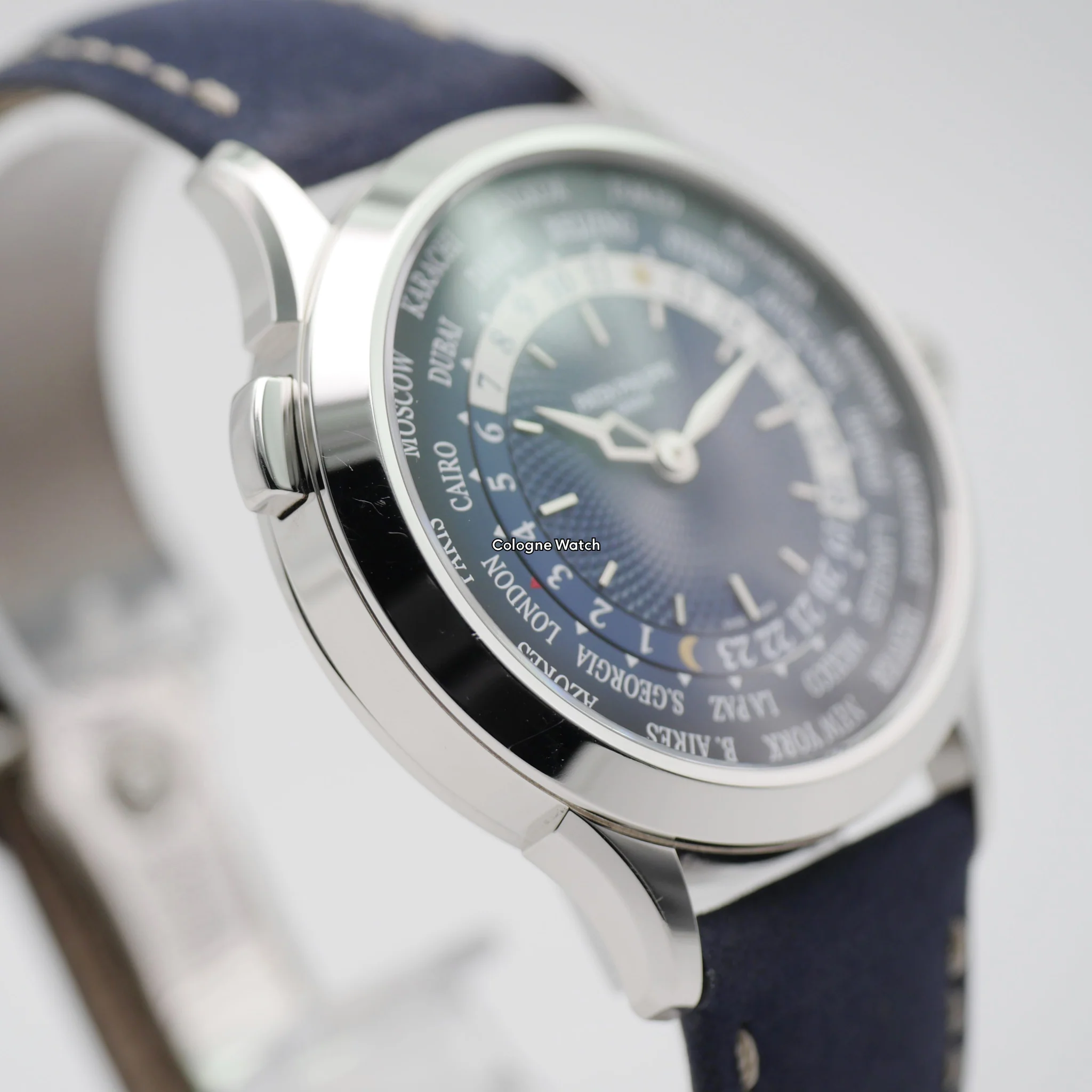 Patek Philippe World Time Platin 5230P-001 - 2022 - Image 10