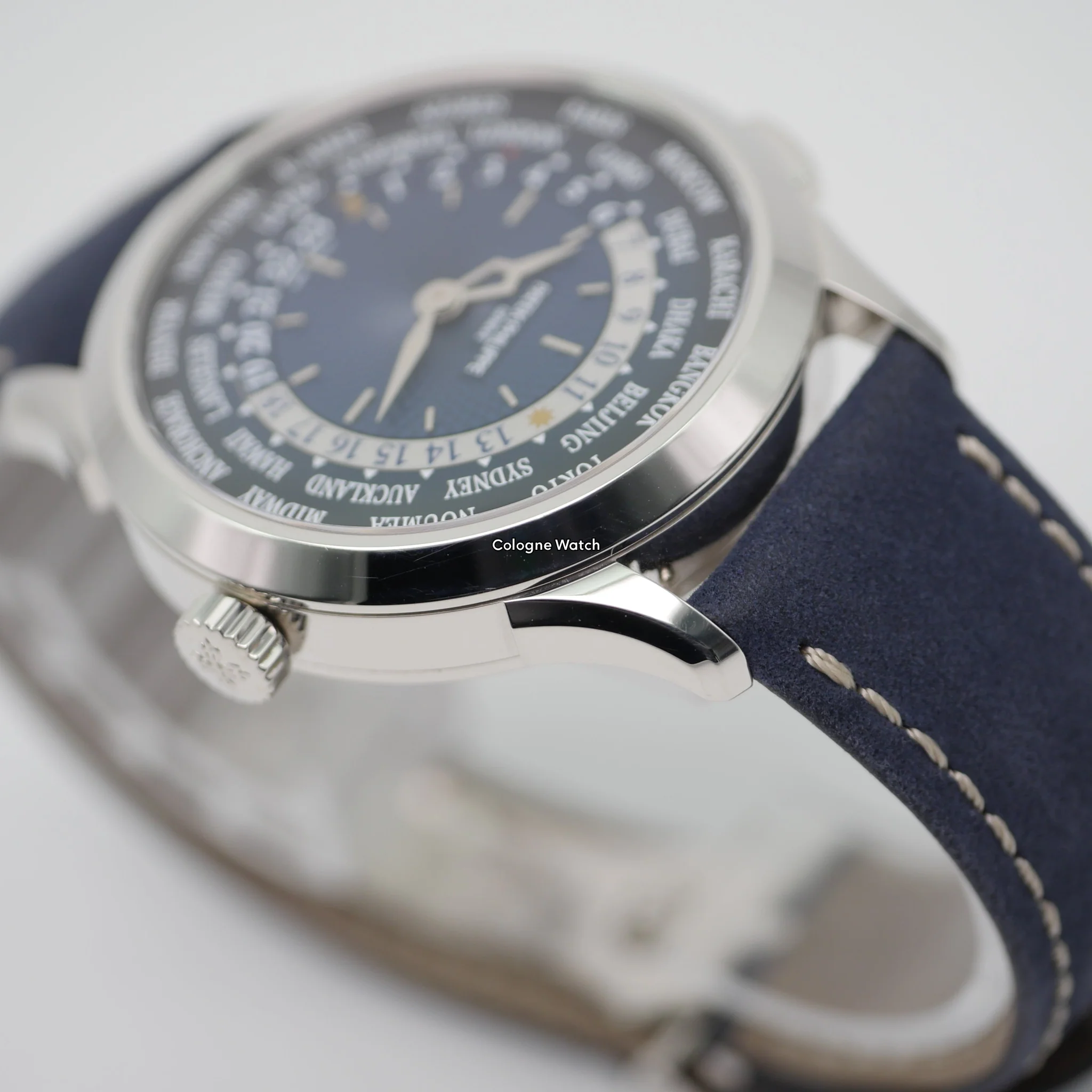 Patek Philippe World Time Platin 5230P-001 - 2022 - Image 7