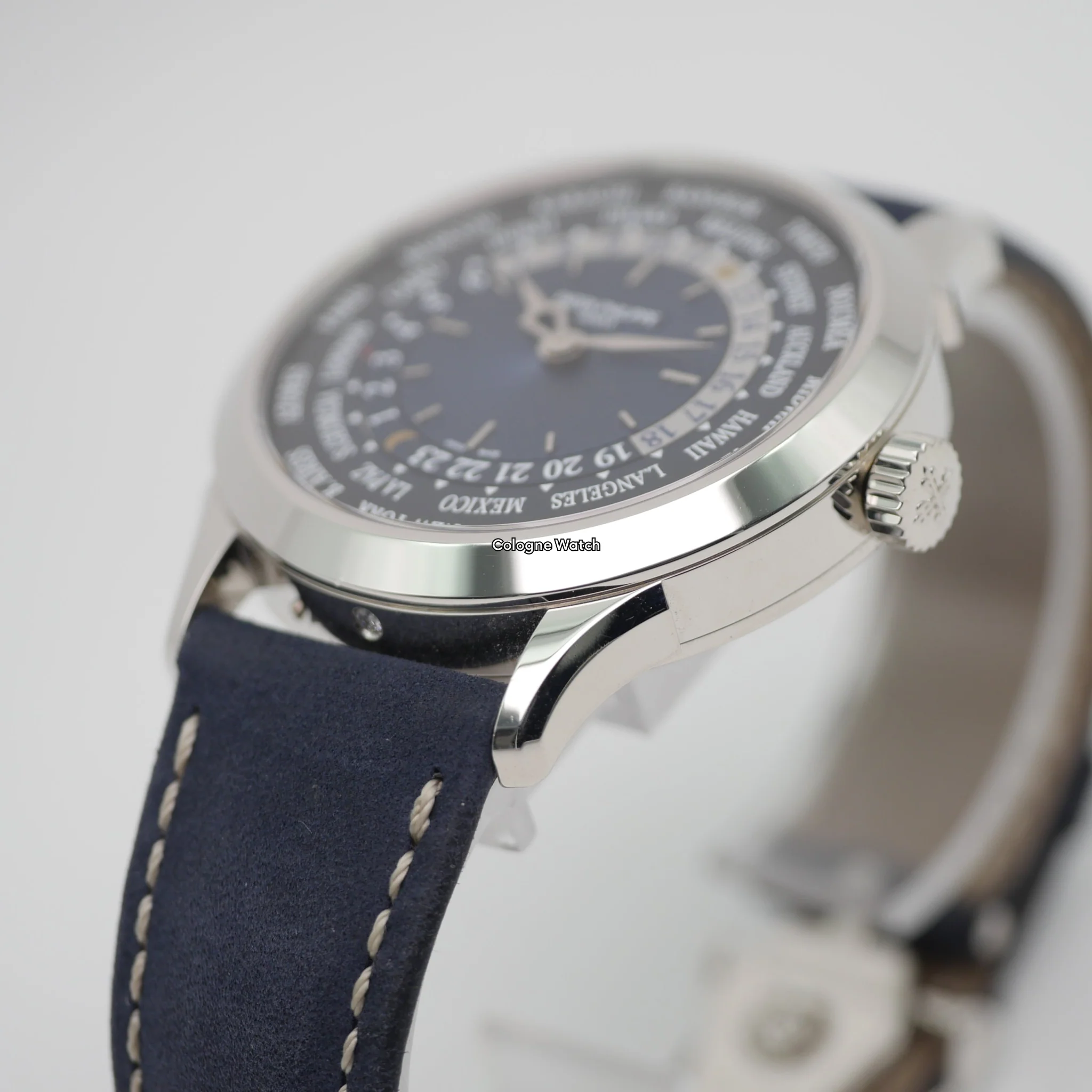 Patek Philippe World Time Platin 5230P-001 - 2022 - Image 3